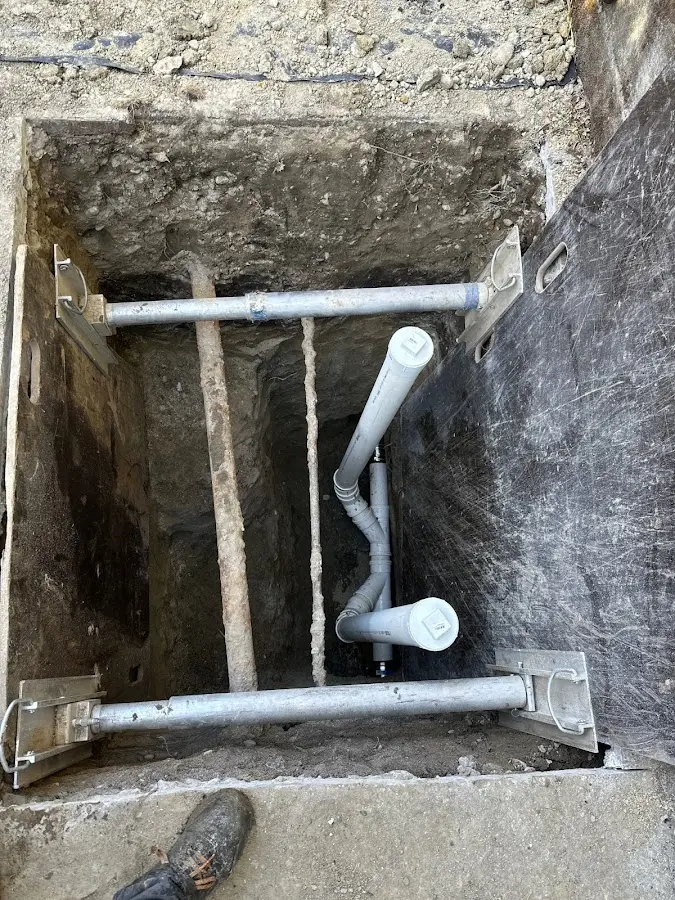 Experienced plumber completing Drain Cleaning work in Ottawa